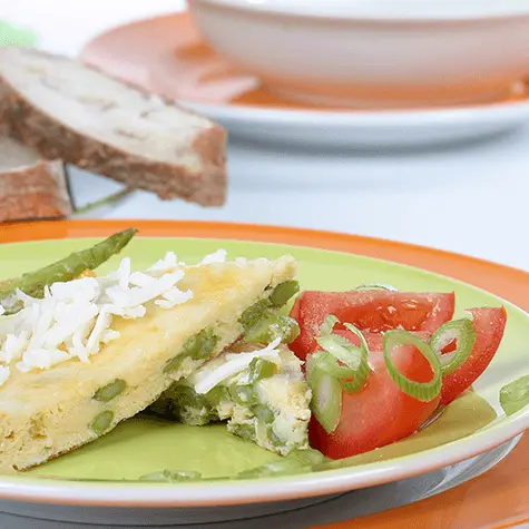 Omelet with green asparagus and cheese
