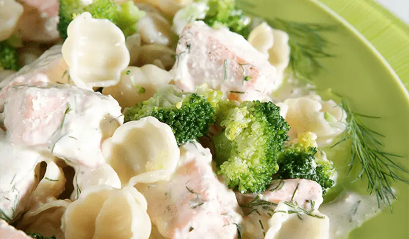 Creamy pasta with salmon and dill